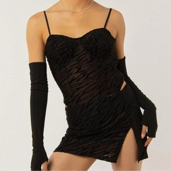 Peppermayo Exclusive - Put Me First Bodysuit - Velvet Burnout Zebra Black Sz 16 - Picture 1 of 16